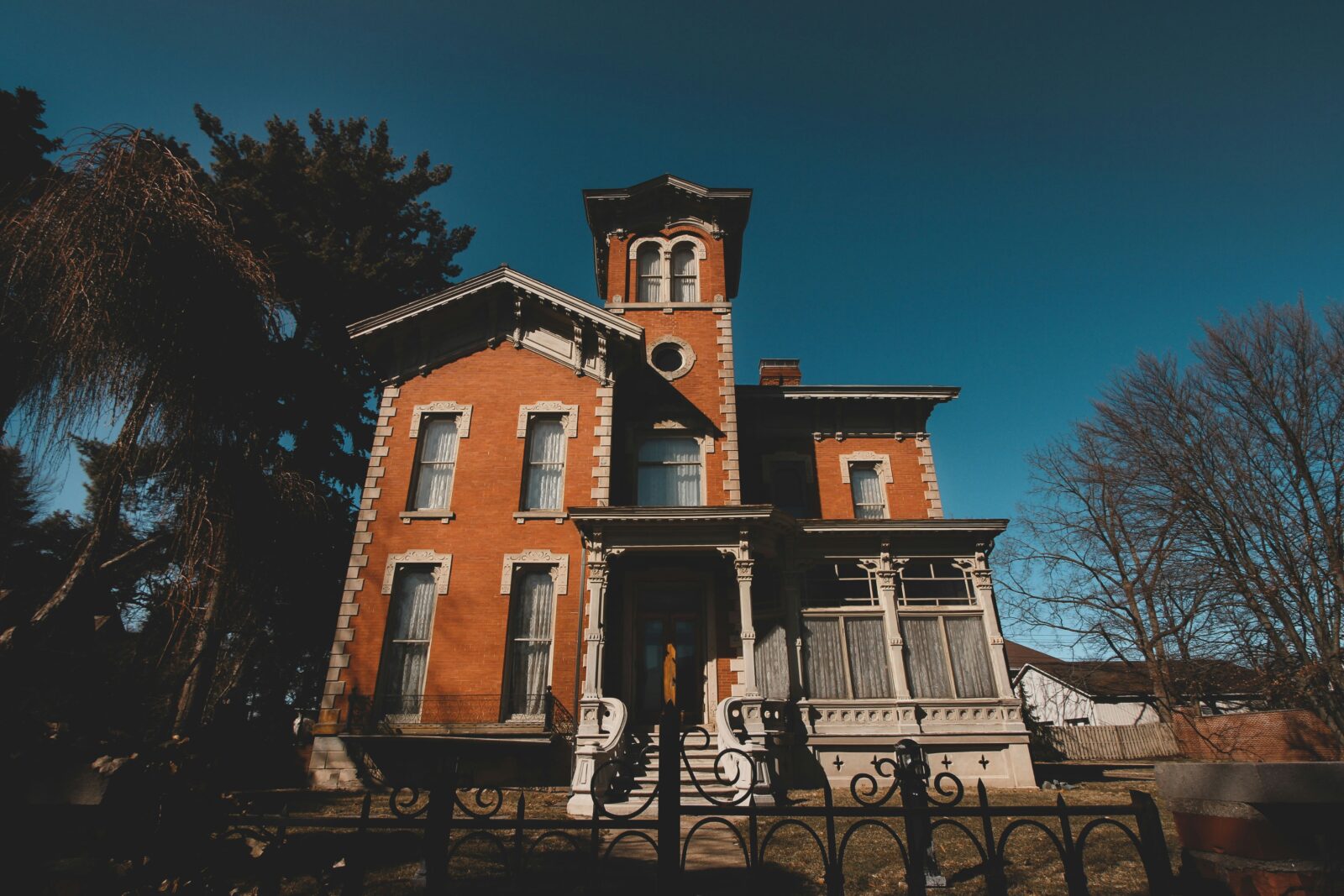 Victorian brick house with ornate trim, ideal for heritage painting in Hobart.